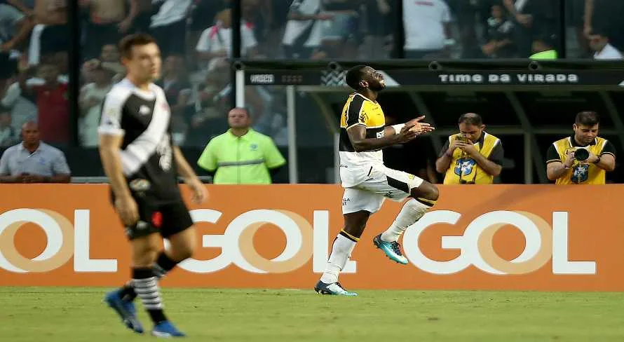 Bolasie, do Criciúma, e Álvaro Barreal, do Cruzeiro, entram na briga pelo posto de ‘garçom’ do Brasileirão