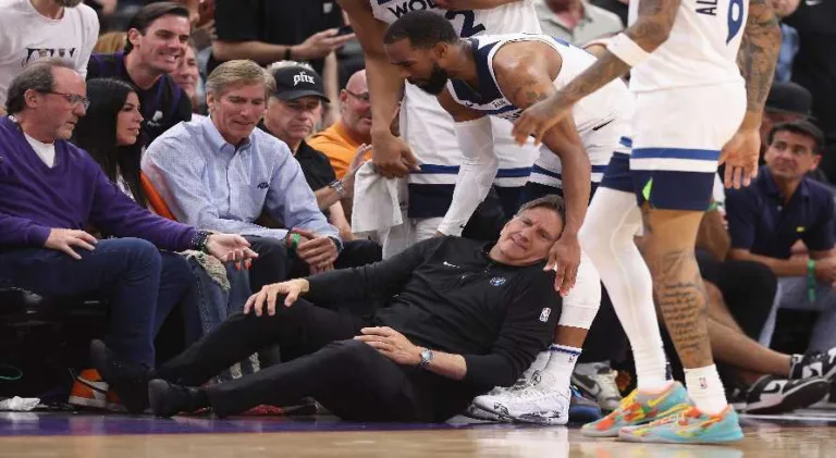 NBA: técnico dos Wolves sofre grave lesão em jogo contra os Suns