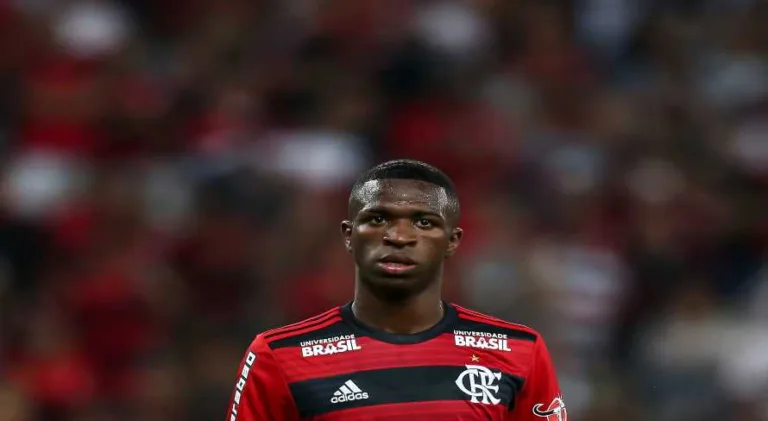 Última vitória do Palmeiras contra Flamengo no Brasileirão teve Vinícius Júnior