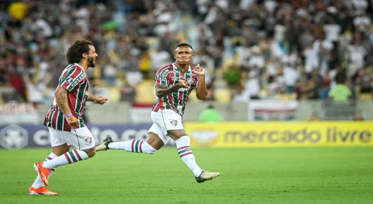 Fluminense marca e Colo-Colo busca o empate na Libertadores; assista
