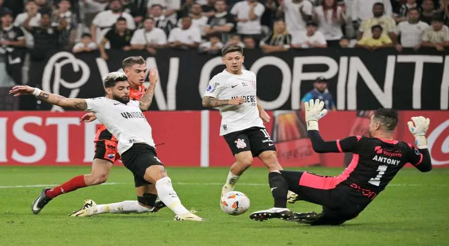 Corinthians goleia Nacional e assume a liderança do Grupo F da Sul-Americana
