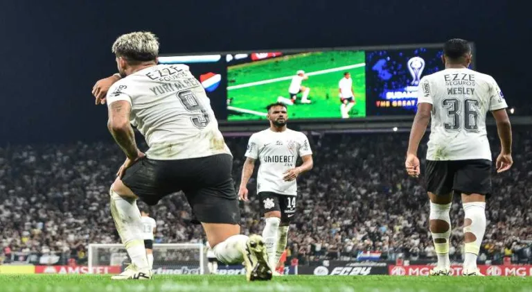 Corinthians espanta a má fase e faz quatro contra o Nacional na Sul-Americana; assista