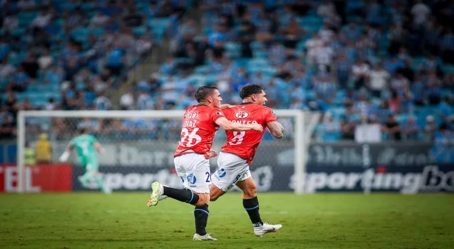 Huachipato surpreende o Grêmio e marca dois gols na Libertadores; assista
