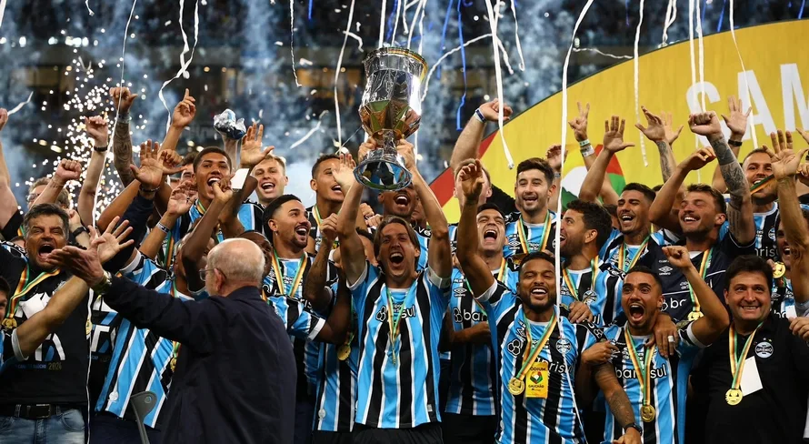 Após hepta do Gauchão, PVC elege maior técnico da história do Grêmio