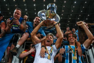 Grêmio com taça do Gauchão