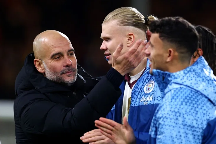 Técnico do Manchester City, Guardiola, sai em defesa de Haaland