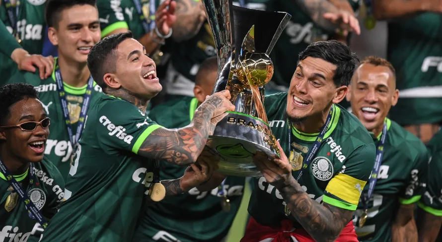 Flávio Prado crava zagueiro diferenciado no futebol brasileiro: “Acima da média”