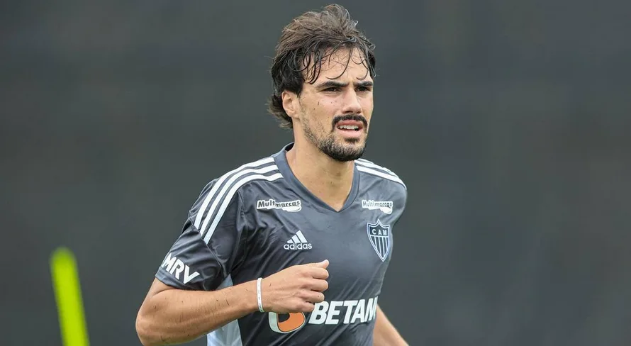 Grêmio faz consulta sobre meia do Atlético-MG no mercado da bola