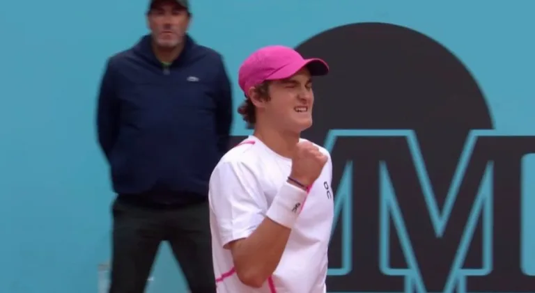 João Fonseca vira e completa vitórias no Masters 1000 de Madri