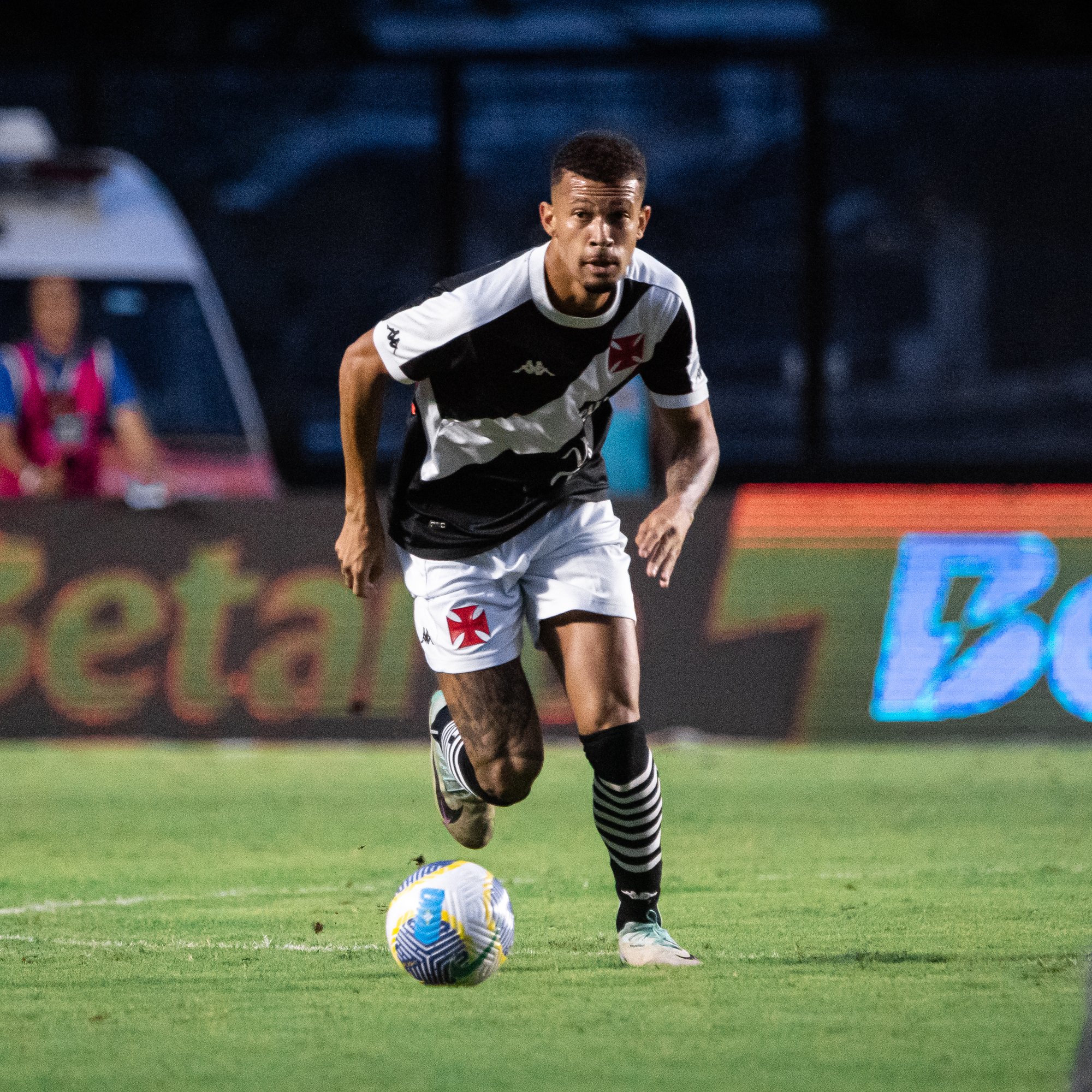 Jogador Do Vasco Sofre Acidente Antes De Duelo Do Brasileir o jogador-do-vasco-sofre-acidente-antes-de-duelo-do-brasileir-o