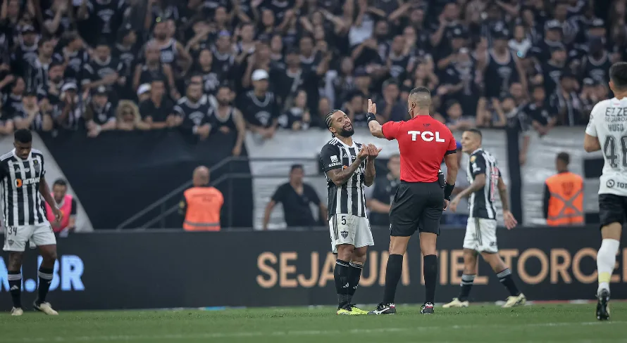 Atlético-MG questiona arbitragem na estreia do Brasileirão e fará reclamação junto a CBF