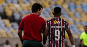 Fluminense afasta John Kennedy e mais três por atos de indisciplina