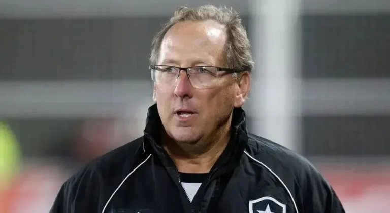 Casagrande manda recado a John Textor após fala polêmica sobre o Botafogo: “Existe o risco”