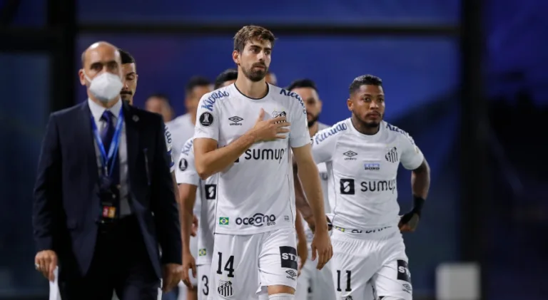 Saída no Santos, nome na mira do Palmeiras e mais: as últimas do mercado da bola