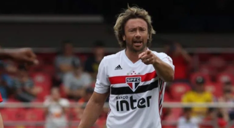 Lugano, ídolo do SPFC, aponta atacantes mais difíceis de marcar