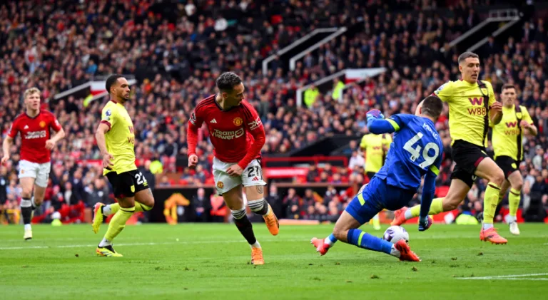 Manchester United empata em casa contra o Burnley pela Premier League