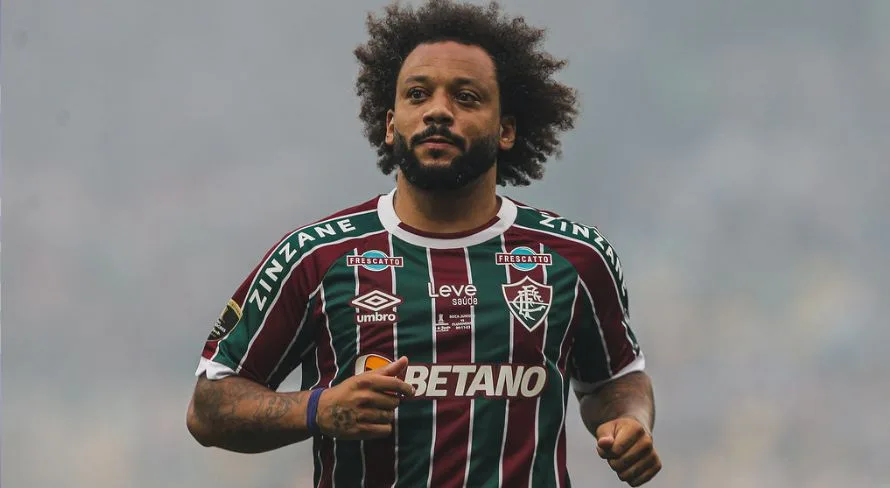 Marcelo aponta atacante do Brasileirão que é “mistura de Ronaldo e Romário” 