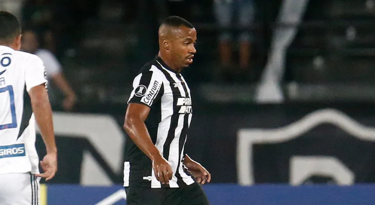 Nicola relata ameaças sofridas por Marlon Freitas e pedido para deixar Botafogo