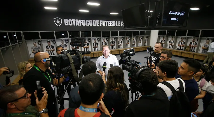 Massini detona comportamento de Textor, dono da SAF do Botafogo
