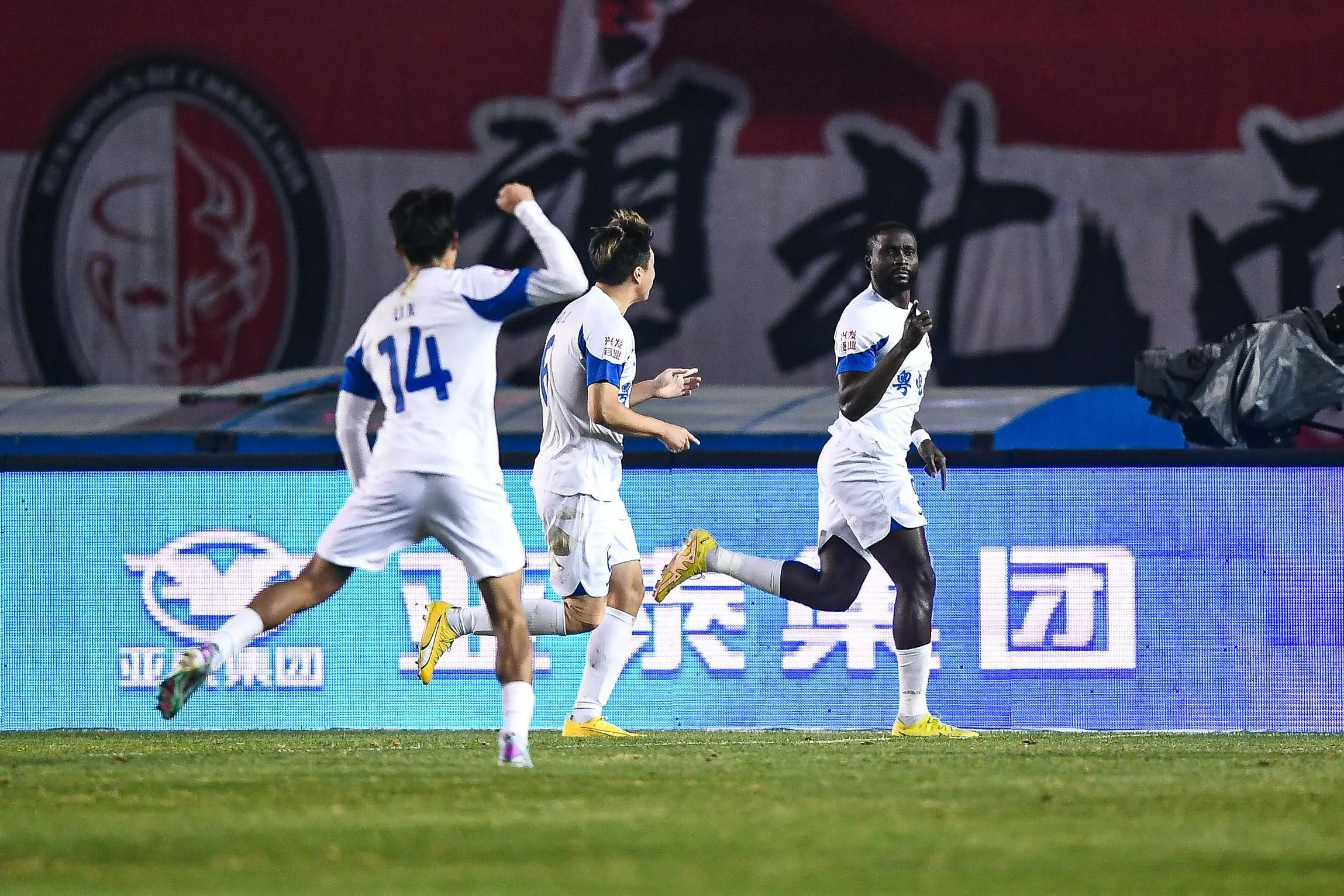 Meizhou Hakka x Qingdao West Coast – SuperLiga Chinesa: palpites, escalação e onde assistir – 30/04/2024