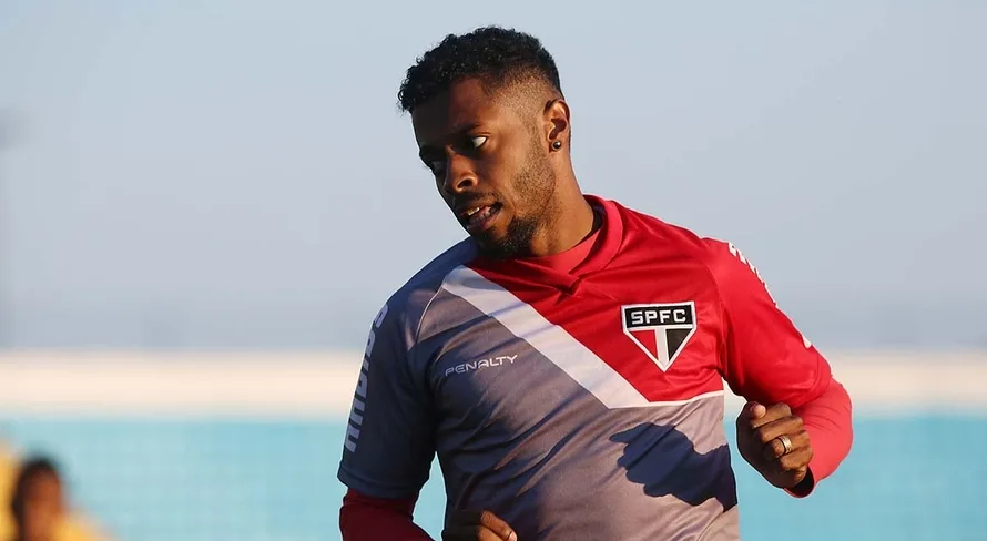 Michel Bastos detona ex-treinador do SPFC: “Parafuso a menos”