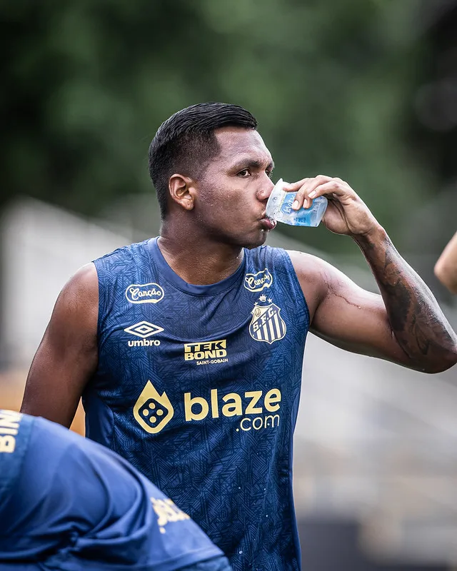 Santos promove o retorno de Morelos para jogo do Brasileirão Série B