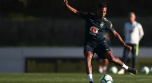 Nicola aborda novos desdobramentos em negociação entre o SPFC e Alex Sandro
