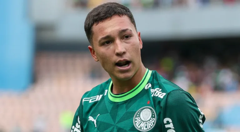 Nicola detalha interesse do Manchester United em cria da base do Palmeiras