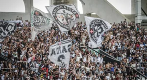 Maurício Barros avalia desempenho do Vasco e o compara a time da terceira divisão