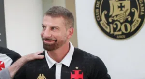 Nicola informa que Vasco está perto de anunciar reforços