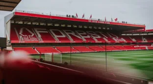Nottingham Forest x Manchester City jogam partida decisiva para ambos na Premier League (Foto: Divulgação/Nottingham Forest)