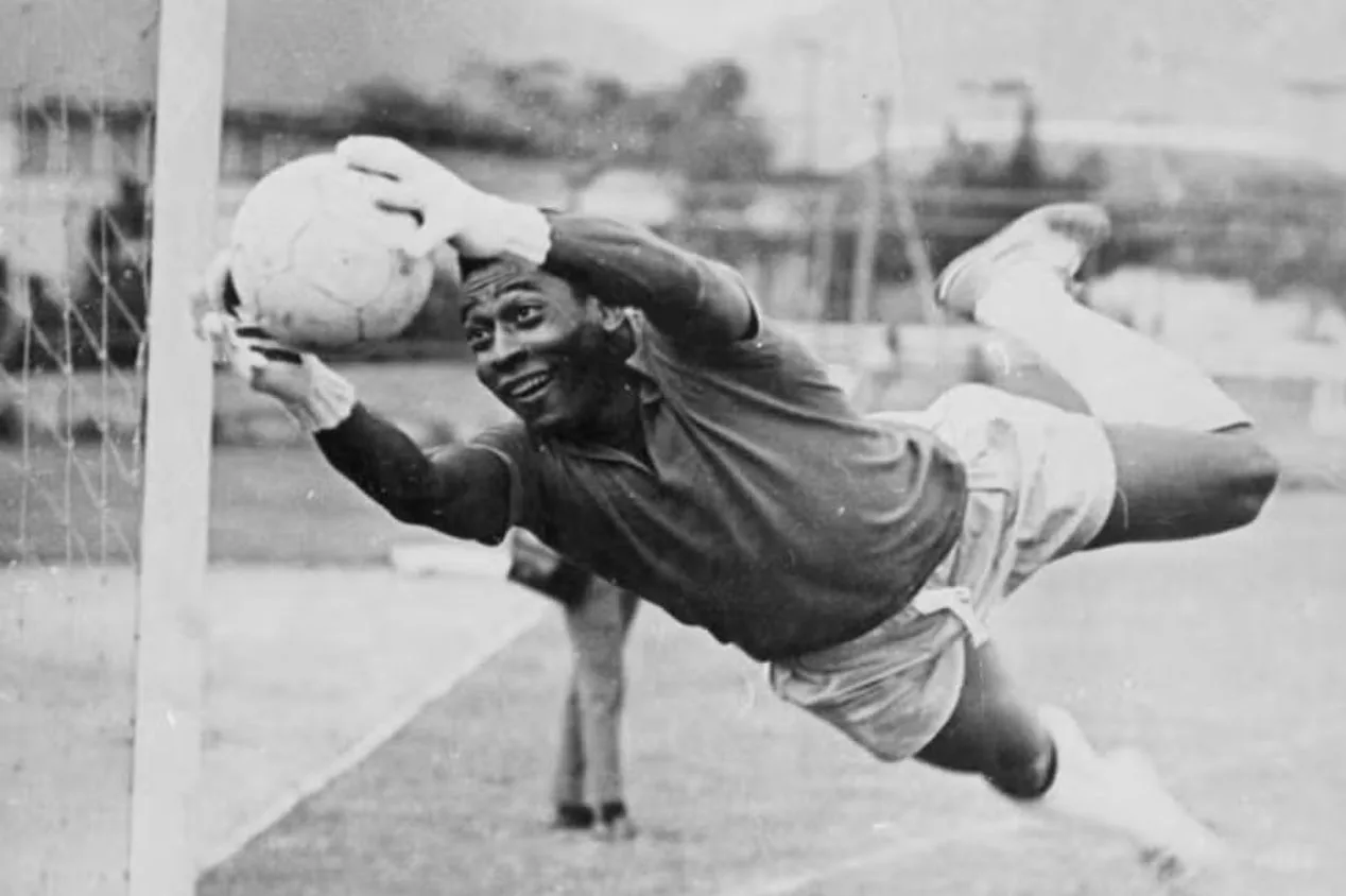 Pelé foi goleiro em quatro oportunidades e nunca foi vazado