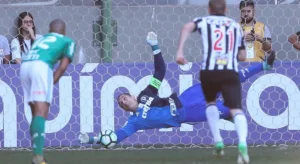 Fernando Prass revela sua “tática” para pegar pênaltis