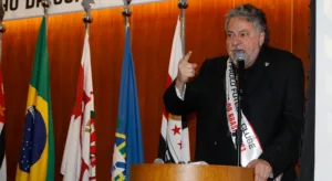 PVC detona Casares: “Governa o São Paulo olhando as redes sociais”