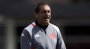Vasco é derrotado no Brasileirão Série A e Ramón Díaz faz comentário machista
