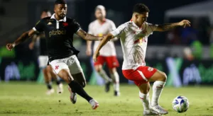 Conversas esfriam e volante Paulinho está de saída do Vasco