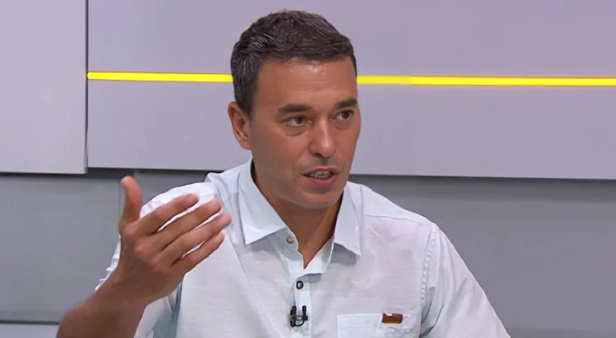 Rizek aponta treinador brasileiro “injustiçado” no futebol nacional: “Não tem espaço” 