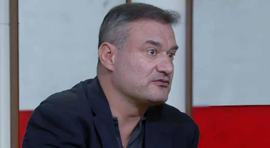 Rodrigo Bueno “ignora” Tite e Abel ao eleger melhor técnico do Brasileirão hoje