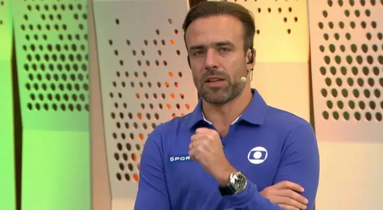 Roger Flores se impressiona com atacante em alta no futebol brasileiro: “Muito difícil”