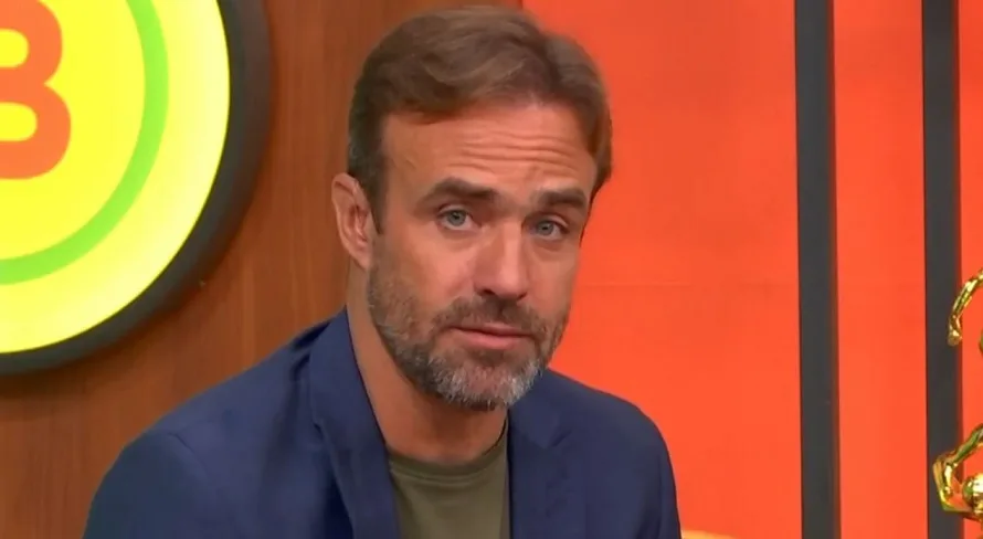 Roger Flores rasga elogios e destaca time do Brasileirão: “Muito forte e gostoso de ver”