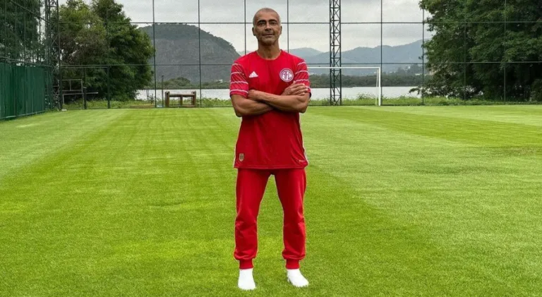 Facincani analisa retorno de Romário ao gramados e avisa: “Não tem solução”