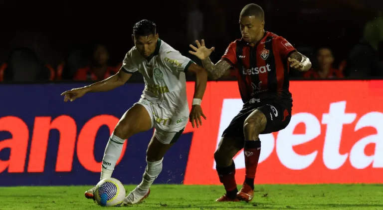 Rony perde gol inacreditável e torcedores do Palmeiras não perdoam: “Impossível defender”