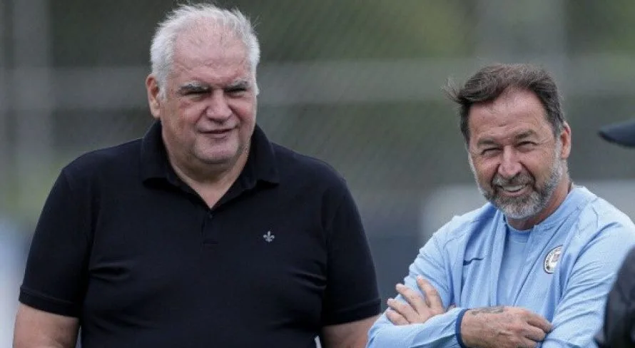 Benja aponta duas escolhas que atrapalharam Augusto Melo no Corinthians