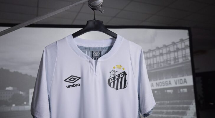 Santos apresenta novos uniformes para comemorar 112 anos de clube Santos apresenta novos uniformes para comemorar 112 anos de clube