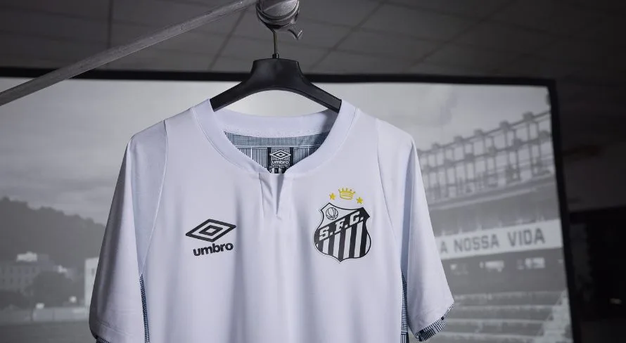 Santos apresenta novos uniformes para comemorar 112 anos de clube