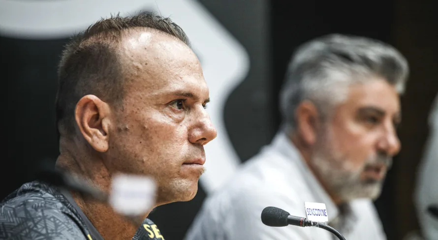 Kleiton Lima pede demissão após manifestações no Santos feminino