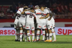 SPFC vence Atlético-GO e deixa zona de rebaixamento do Brasileirão Série A