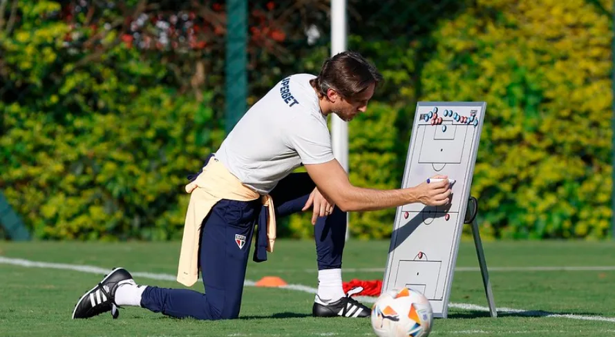 Massini aponta técnico “diferenciado” no futebol brasileiro