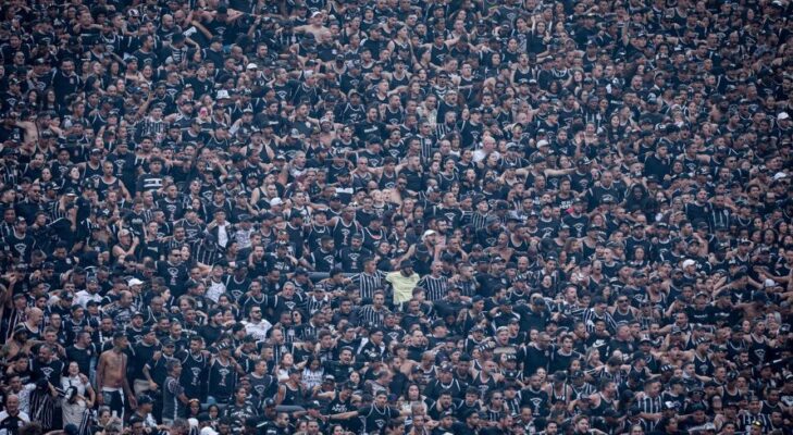 Corinthians lidera maior público na estreia do Brasileirão Série A; veja a lista Corinthians lidera maior público na estreia do Brasileirão Série A; veja a lista