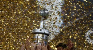 Neto aponta time favorito na disputa da Libertadores: “Candidatíssimo”